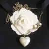 Colares de designer de luxo outono inverno colar de pérolas de amor branco presentes de festa de alta qualidade206o