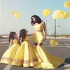 Sevimli Sarı İki Parça Çiçek Kızlar Elbiseler Saten Straplegle Zemin Uzunluğu Çocuk Resmi Giyiyor Özel Made261i