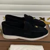 Designer Run Shoe Loro Piana Walk Charms utsmyckade casualskor Loropiana Menskvinnor Suede Loafers Par Sko äkta lädertränare Designer Sneaker med låda