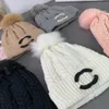 Chapeaux de créateurs de mode Bonnet de balle mignon pour hommes et femmes Automne / hiver Bonnet en tricot thermique Bonnet de marque de ski Bonnet de crâne à carreaux de haute qualité Chapeau chaud de luxe