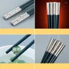 CHOPSTICKS 5PAIR سبيكة غير قابلة للانزلاق من الفولاذ المقاوم للصدأ الطويل المنزل EL مطعم محمول صحية للعصا السوشي