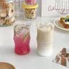 Stichwortempfehlung für Weingläser: Eiskaffeeglas, Strohhalmbecher, Cocktailsaft, transparent