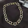 Gargantilla diseñada con estilo, collar grueso dorado con diamantes de imitación, cadena de clavícula Punk de lujo, accesorio de joyería Neutral