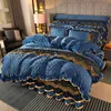 Conjunto de roupa de cama com saia para cama de luxo, cristal macio, veludo, babados, capa de colchão acolchoada, colcha para casa, tamanho king size 230721