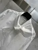 23ss Женская рубашка женская дизайнерская одежда с высокой шеей блузя простые белые нерегулярные стримеры шнурки с длинными рукавами качественная одежда A1