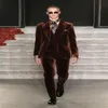 À la mode Un Bouton Marron Velours Marié Tuxedos Peak Revers Hommes Fête De Mariage Garçons D'honneur 3 pièces Costumes Veste Pantalon Gilet Cravate K2326a