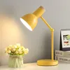 Lampy stołowe nordycka kreatywna ochrona oka Metalowa lampka biurka wtyczka 360 stopni rotacja żelaza w sypialni sypialnia Światło