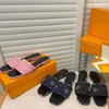 Sandaler tofflor glider casual sko platt bild designer män kvinnor toffel flip flop lyx varumärke lättvikt hus svarta sandaler 01