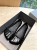 Designer de luxe femmes sandales pouce arc chaussures plates chaussures de ballet décontractées été à la mode confortable usure externe taille 35-40