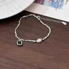 Luz de luxo prata quebrada gêmeos verde quadrado diamante pendurado pulseira de pérola artesanato feminino primavera/verão 2023 nova moda versátil encantos de artesanato