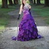 Purple Wedding Dress Gothic Tiered kjolar domstolståg sjöjungfruklänning färgglada bröllopsklänningar215x