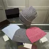GFGYY 2023 MENS SKULL CAPS 패션 니트 스카프 세트 겨울 따뜻한 모자와 스카프 비니 모자 남성 여성 디자이너 모자 스카프 세트 선물 상자 8818d