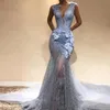 Abendkleider 2020 Dusty Blue Lace Long Mermaid Prom Dresses Sexig V Neck ärmlösa formella festklänningar Vestido de Festa265o