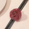 Choker Elegant Rose Flower Halsband för kvinnor Trendiga damer Lång knutna repkedjor halsband Fodesmycken på halskrage