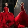 Rote High Low Mädchen Pageant Kleider 3D Blumenapplikationen Spitze Federn Sweep Zug Party Geburtstag Kleider Blumenmädchen Kleid für Weddin320J