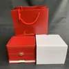 Boîtes de montres rouges nouvelle boîte de montres originales carrées avec livre cartes étiquettes et papiers en anglais ensemble complet2700