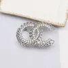 العلامة التجارية Luxurys Design Diamond Brooch Women Crystal Rhinestone Letters Suit Pin Fashion Jewelry Decoring Accessories عالية الجودة