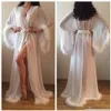 Sexy Lange Mouwen Sheer Bruidsmeisje Bruid Wraps Met Veren Custom Zijde Satijn Badjas Wedding Party Robe Voor Vrouwen Floor lengte S311F