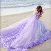 Quinceanera Dressesベビーピンクのボールガウンは肩のコルセットから販売されています。