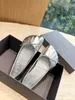 2023 Luksusowe designerskie sandały Sandały Kokarte Bow Flat Buty swobodne buty baletowe Summer Fashable Wygodne zużycie zewnętrzne rozmiar 35-40