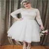 Plus Size Abiti da sposa corti Stile vintage A-Line Scollo rotondo 3/4 Manica lunga Pizzo Lunghezza tè Abiti da sposa s Custom 296W