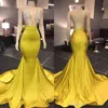 Jaune V Cou Sans Manches Sirène Robes De Bal Balayage Train Perlé Strass Satin Formelle Soirée Africaine Dos Nu Robe De Soirée303i