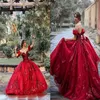 きらめくスパンコールの湖分離可能な袖2022 Quinceanera Prom Dresses Ball Gown Tulle Off Shouldled Burgundy Dark Red Sweet 15 eve201c