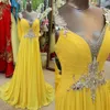 Abiti da damigella d'onore in chiffon giallo affascinante 2020 Abito per party di matrimonio con perline di cristallo senza schienale Abito da damigella d'onore Abiti formali Scollo a V Pro276H