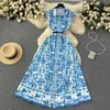 Vestidos Casuais Básicos Moda Verão Passarela Vestido Maxi Feminino Sem Manga Babado Cinto Único Seios Estampado Flor Azul Vestidos de Festa Linha A 2023