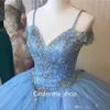 2019 Light Sky Blue Ball Gown Quinceanera Abiti Cap maniche Spaghetti perline Crystal Princess Prom Party Abiti lunghi per Sweet2610