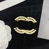 18K Gold Plated Letters Brooches Small Sweet Wind Women Luxury Brand Designer Crystal Pearl Brooch Pins Metal Jewelry Accessories