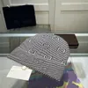 GFGYY 2023 MENS SKULL CAPS 패션 니트 스카프 세트 겨울 따뜻한 모자와 스카프 비니 모자 남성 여성 디자이너 모자 스카프 세트 선물 상자 8818d