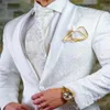 Ultimi design smoking dello sposo spacco laterale bianco paisley scialle risvolto abiti da sposa uomo abiti da ballo per feste cappotto pantaloni set K 82261u