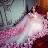 Robes de mariée robe de bal floral de conte de fées avec des fleurs faites à la main 3D Glamorous Off épaule robes de mariée à lacets pas cher Tulle Bri2967