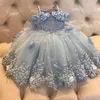 Abiti da ragazza di fiori di perle azzurre per la festa nuziale Abiti da ballo Lunghezza pavimento Abito da prima comunione in tulle277Y