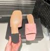 Novos chinelos planos Moda Candy Color chinelos femininos Sapatos de grife chinelos de praia ao ar livre Couro de luxo feminino Clássico resistente ao desgaste