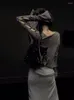 女性用ニット女性Y2K美学セクシーな薄いニットクロップドカーディガンサマーホロウアウト長袖非対称セーターニットウェア