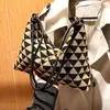 2023 nouvelle mode plaid grande capacité sac femme automne couleur contraste sac à bandoulière rafale classe banlieue sac fourre-tout