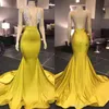 Jaune V Cou Sans Manches Sirène Robes De Bal Balayage Train Perlé Strass Satin Formelle Soirée Africaine Dos Nu Robe De Soirée303i