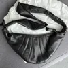 디자이너 가방 Lemaire 가방 어깨 크로스 바디 크로와상 Mmen 's Women's Leather Purses Satchel 메신저 겨드랑이 아름다운 가슴 가방