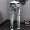 Jeans da uomo Stilista di moda Pantaloni da uomo in stile coreano strappati slim fit azzurri elasticizzati retrò Pantaloni casual in denim vintage