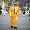 Alta qualità Due bottoni Smoking dello sposo giallo Groomsmen Notch Risvolto Uomo Blazer Abiti da uomo Giacca Pantaloni Cravatta D6243t