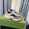 Designer sneakers rhyton casual skor män kvinnor plattform gammal pappa sko lyxig vintage logotyp chunky sneaker beige canvas läder interlock web tryckta tränare 10