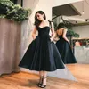 Little Black Dress Prom Spaghetti Straps A Line 2019 Nyaste klassiska design Tea längd Svart aftonklänningar Formella festklänningar279f