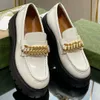 Damklänningsskor designer kvinnor mode loafers mary jane retro runda huvudplattform tjock klackar kvalitet läder casual sko kedja dekoration klänningskor 35-41