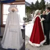 Ucuz Gelin Cape Fildişi Düğün Pelerinler Sahneli Kürk Trim Ayak Bileği Uzunluğu Kırmızı Beyaz Kış Sargılar Ceket Kapşonlu Gelin Cap206W
