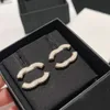 Charm Lettera Orecchino di perla Designer di gioielli di moda per le donne Orecchini Placcato oro 18 carati Orecchini per orecchini per feste di nozze Accessori per gioielli Regali