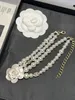 Vintage marki projektant biżuterii Camellia biały kwiat urok podwójna warstwa biała perła Vintage Choker for Women Jewelry Party Prezent