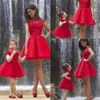 Geogrous kırmızı anne ve kızı kısa dantel aplike ile seksi sırtsız mücevher boyun resmi balo elbisesi293r