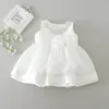女の子のドレスベビーパーティードレスホワイト6ヶ月12歳の幼児誕生日患者の機会洗礼ガウンバプテスマの服